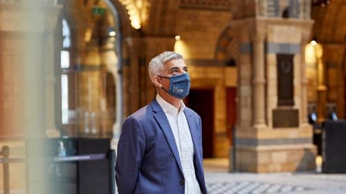 Primarul Londrei: Măștile de protecție trebuie să rămână obligatorii în transportul public