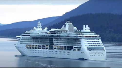 Pasagerii de la bordul „Serenade of the Seas”, vedete pe rețele de socializare după ce au fost introduși în programul „Ultimate World Cruise” / Călătoria include 60 de ţări