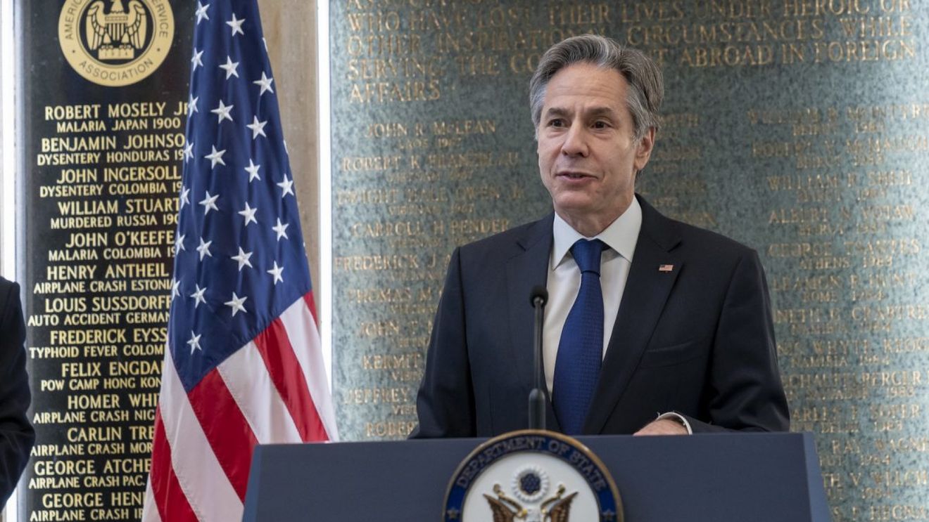 Secretarul de stat american, Antony Blinken, acuză Rusia de uciderea civililor în Ucraina: Autobuze civile, mașini și chiar ambulanțe au fost bombardate. Rusia face asta în fiecare zi, în toată Ucraina