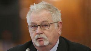 Giganții industriei provoacă fricțiuni între PSD și ALDE: Ministerul Energiei, controlat de Tăriceanu, nu vrea ca marile companii de stat să își piardă conducerea corporativă
