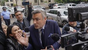 Florian Coldea a stat în audieri la DNA mai bine de 13 ore / A fost pus sub control judiciar / E suspect de trafic de influență și spălare de bani alături de Dumitru Dumbravă (ex-SRI) și avocatul Doru Trăilă