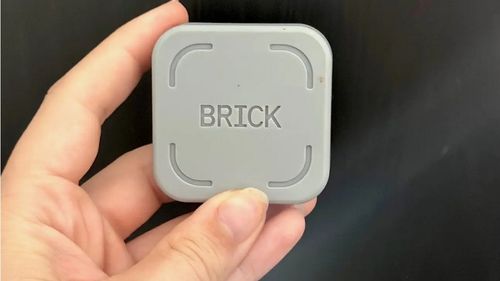 A apărut Brick, gadgetul pentru dependenții de rețele sociale. Cât costă și cum funcționează