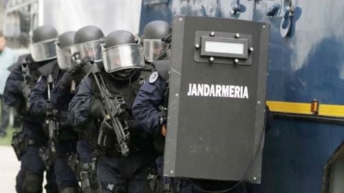 Patrule mixte de mascați și jandarmi trimise pe străzile din București din cauza clanurilor interlope care au scăpat de sub control