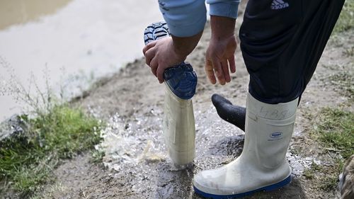 Cod galben de inundaţii pe râuri de pe raza a trei judeţe, până duminică dimineaţa