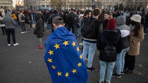 Raport: Cele mai grave derapaje de la democrația românească în 2022 - banii de la partide pentru presă alterează independența editorială