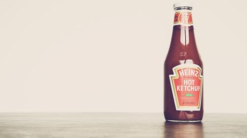Kraft Heinz ia în calcul desfacerea fuziunii lor din 2015, pentru a relansa brandurile vechi / Americanii au redus cheltuielile pentru alimente procesate, în contextul campaniilor de sănătate precum mişcarea ”Make America Healthy Again”