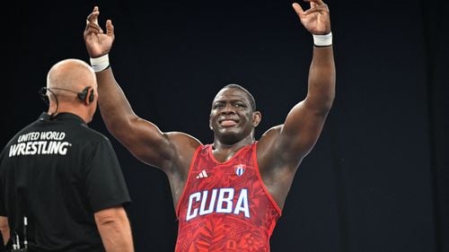Lupte greco-romane: Cubanezul Mijain Lopez a intrat în istorie / A devenit primul sportiv care obţine aurul în aceeaşi probă la cinci ediţii consecutive ale Jocurilor Olimpice