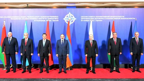 După summitul dezastruos al lui Vladimir Putin de la Erevan, Armenia cere Franței să medieze negocierile de pace cu Azerbaidjanul