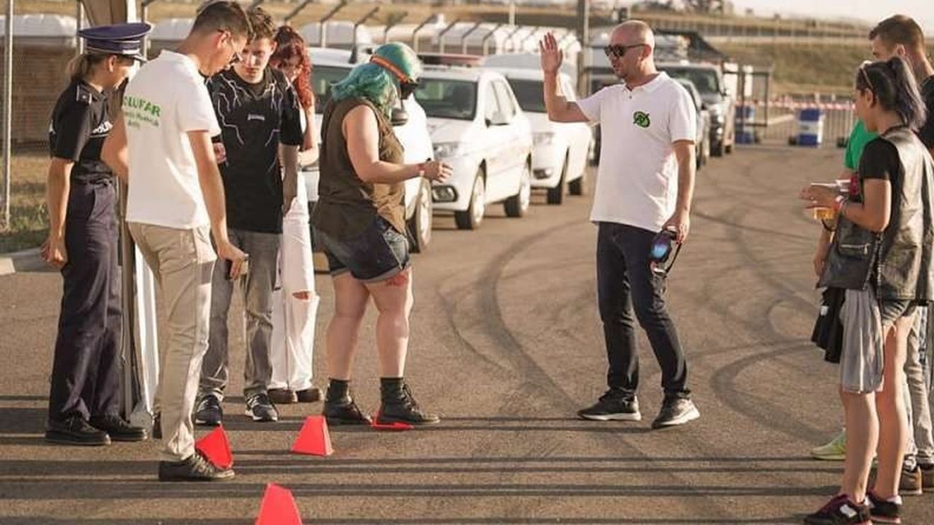 Mureș: Ochelari de simulare a efectelor vizuale ale consumului de alcool, droguri şi ciuperci halucinogene au fost testați la Festivalul  „Maris Fest”