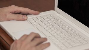 Brașovenii de la sate vor învăța să lucreze pe calculator, la bibliotecile rurale, cu bani de la PNRR: 7,5 milioane de lei