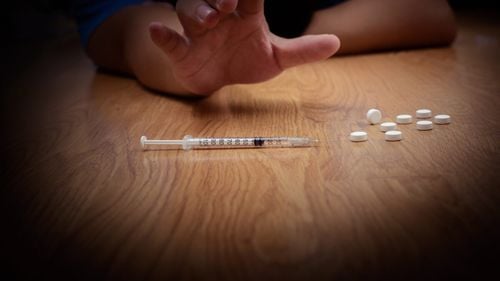 VIDEO Breaking Bad la Sighetu Marmației: patru persoane din Cehia, Slovacia și Ucraina, prinse într-un laborator improvizat în care produceau metamfetamină