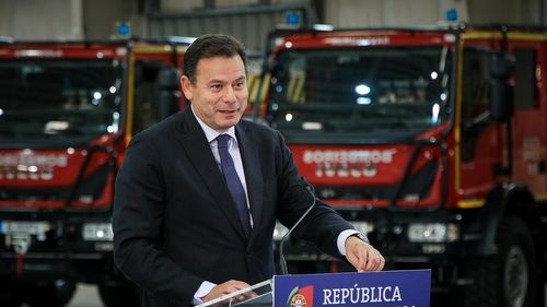 Guvernul portughez minoritar de centru dreapta a căzut / O firmă preluată de fiii premierului de la Lisabona a pus la îndoială integritatea acestuia
