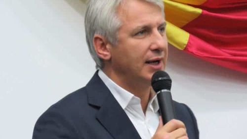 Limbaj suburban al ministrului Eugen Teodorovici pe Facebook: ”Cred că ai tăi te-au făcut la nevoie și sigur le-a părut rău”. Ministrul susține că i-a fost spart contul