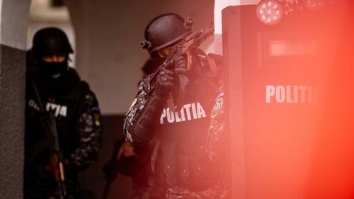 Serviciul Diplomatic de Securitate din Statele Unite și forțele de ordine din România au salvat două femeie de traficanții de persoane, una dintre ele fiind cetățean american