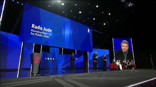 Mesajul politic al regizorului Radu Jude de pe scena Berlinalei, unde a primit „Ursul de Argint” pentru „Kontinental 25”