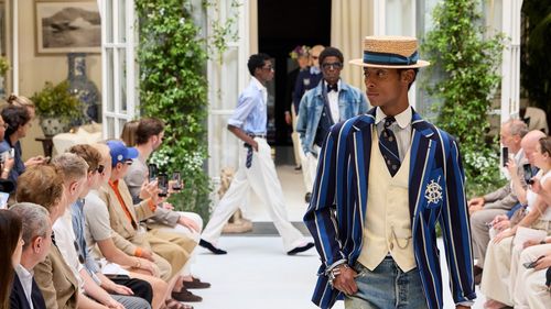 Ralph Lauren aduce la Milano o colecție primăvară-vară 2027 inspirată de Lacul Como, Ivy League și artizanatul japonez