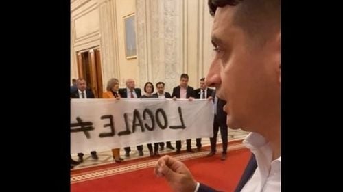Protest AUR în Parlament împotriva unificării alegerilor locale cu cele parlamentare