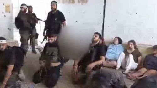 Ambasadorul israelian la Tokyo denunţă paralela dintre Japonia din 1945 şi Fâşia Gaza: Gaza este condusă de Hamas, organizaţie teroristă ucigaşă care comite o dublă crimă de război, ţinteşte civili israelieni, inclusiv femei şi copii, în timp ce îşi foloseşte propria populaţie ca scut uman