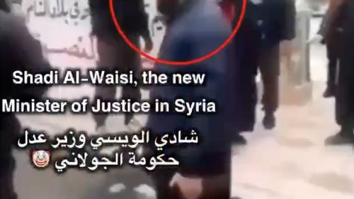 Trecutul întunecat al noului ministru al justiției din Siria: Shadi al-Waisi, filmat în timp ce condamna la moarte două femei, în 2015, pentru prostituție