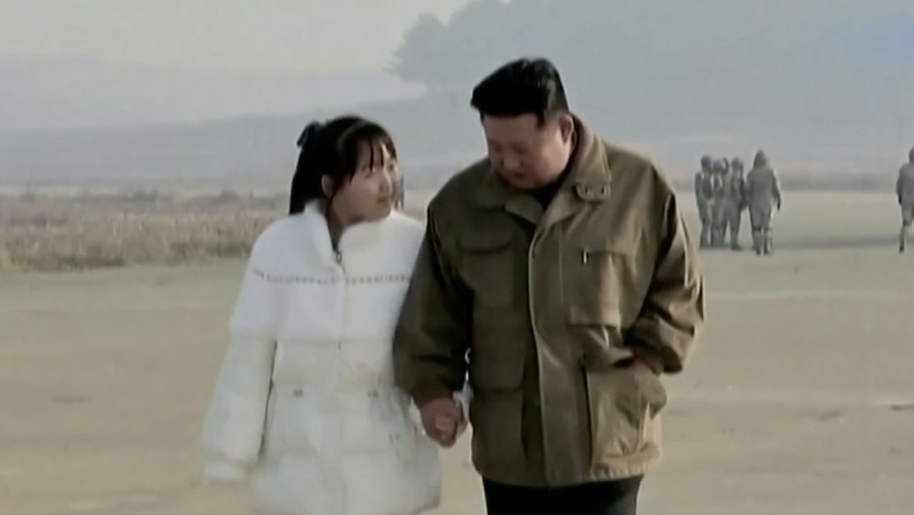 Kim Jong Un a venit la Beijing împreună cu fiica sa despre care sunt tot mai multe speculaţii că va fi succesoarea sa