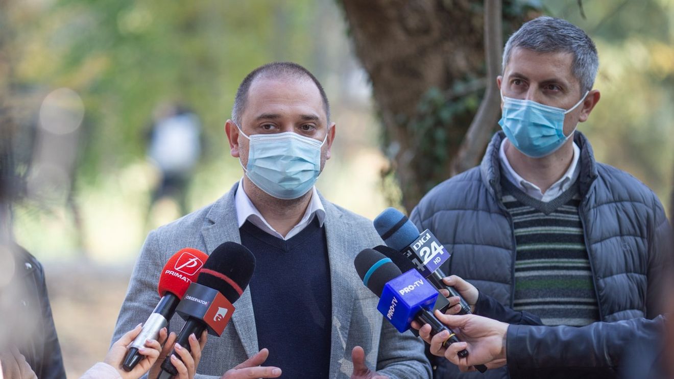 Primarul Sectorului 2, Radu Mihaiu, a anunțat că va face sesizare la Protecția Consumatorului privind 1.000 de contracte încheiate de asociaţii de proprietari cu operatorul de salubritate