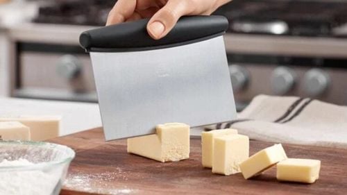 ABC în bucătărie | Cum aduci rapid untul și ouăle la temperatura camerei