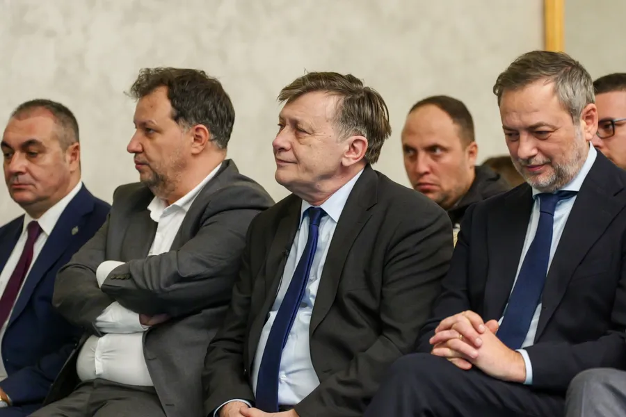 Crin Antonescu alaturi de colegii de partid 