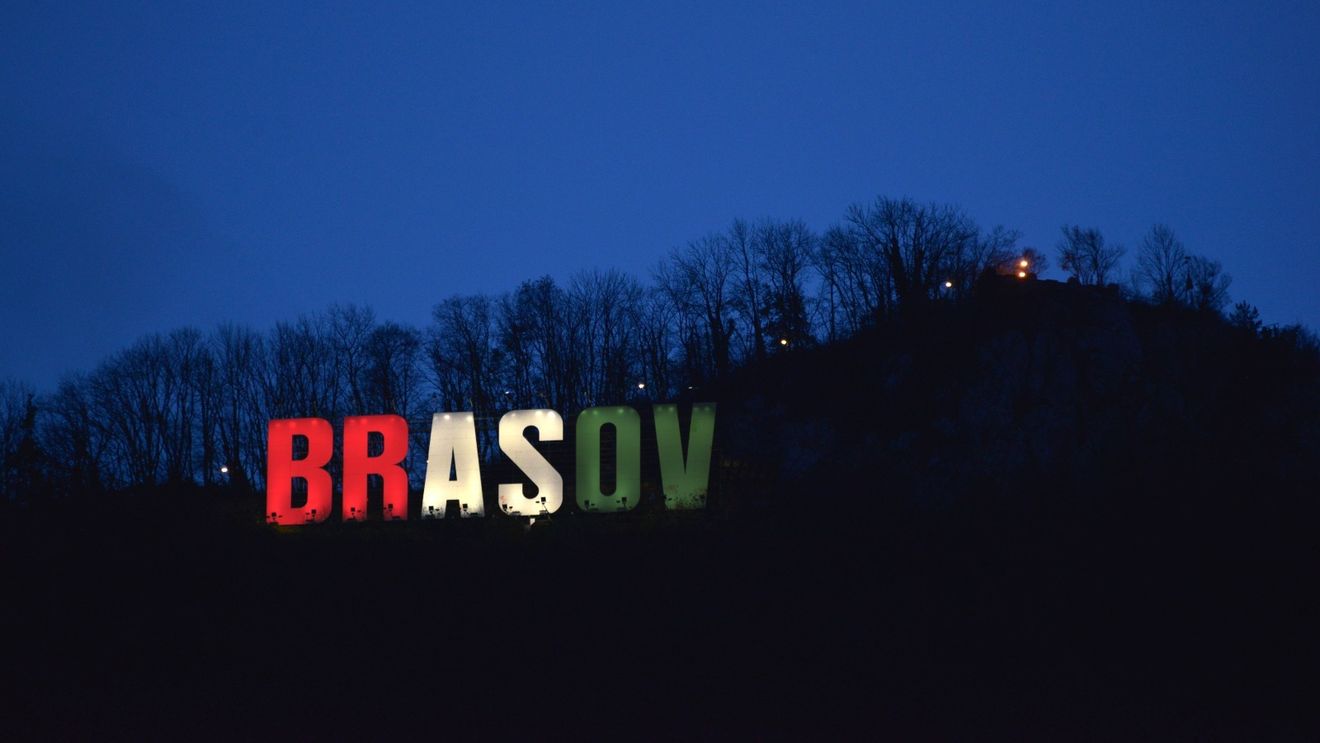 De ziua națională a Ungariei, Primăria Brașov luminează literele de pe Tâmpa în culorile drapelului țării maghiare / Mai multe reacții de dezaprobare, pe contul de facebook al Primăriei