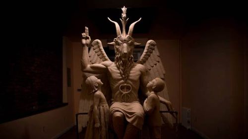 „Templul Satanic”, un cult religios din SUA, dă în judecată statul Texas din cauza noii legi a avortului. Cultul susține că legea restricționează libertatea religioasă a membrilor săi