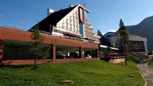 ANAF cere peste 1.000 de lei pe metrul pătrat, pe un teren din Poiana Brașov / E scos la licitație un teren al hotelului Piatra Mare, deținut de familia Neculaie