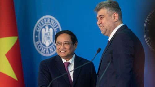 Vizita premierului Vietnamului în România: cooperare între ministerele Economiei, Culturii și Muncii / 15 acorduri de cooperare între cele două state