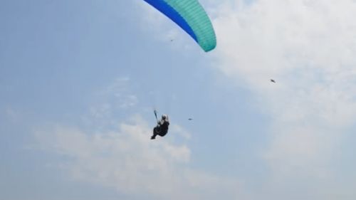 Suceava: Un instructor de parapantă s-a prăbușit în timpul unui zbor în zona localității Pătrăuți