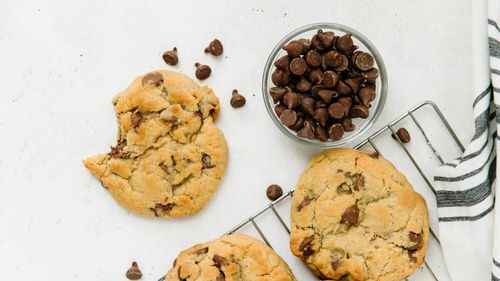 O brutăriță rusă a fost amendată de judecătorii din Moscova după ce și-a decorat prăjiturile cu mesaje pro-Ucraina și de pace