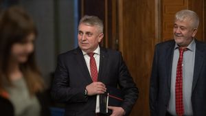 Bode: În România sunt aproximativ 70.000 de deţinători de arme de foc letale, majoritatea sunt arme de vânătoare/ El a spus că România este sigură și a invocat o statistică de pe un site unde acuratețea datelor e discutabilă