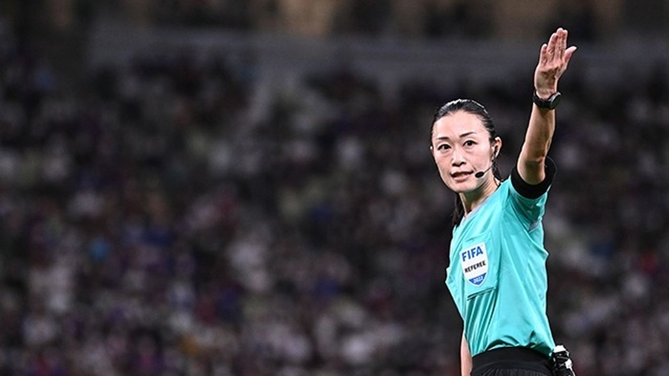 Japoneza care a intrat în istorie. Cine a condus primul trio 100% feminin de arbitri la un meci din campionatul masculin de fotbal al Japoniei