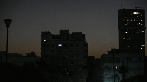 Zece milioane de cubanezi în beznă după a patra întrerupere de curent electric din acest an. Întreaga insulă este fără electricitate, pe măsură ce sistemul energetic învechit se prăbușește. Guvernul dă vina pe embargoul SUA
