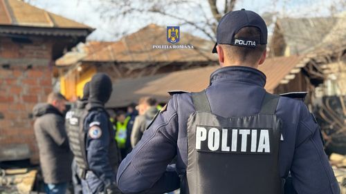 VIDEO Descinderi la firme din Dâmbovița suspectate de evaziune și incendiere ilegală a deșeurilor / Razie la 15 firme care colectează fier vechi