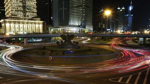 Oraşul Shanghai extinde carantina totală pentru cele 26 de milioane de locuitori, în timp ce analizează rezultatele testelor pentru COVID / Locuitorii au permisiunea de a părăsi locuinţa doar pentru tratament medical