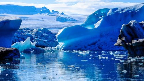 Un aisberg de dimensiunea orașului Sydney s-a desprins din Antarctica/ Specialist: Astfel de desprinderi importante au loc la fiecare 60-70 de ani