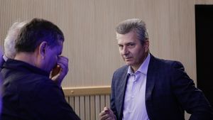 De ce crede primarul din Voluntari că este anchetat de procurori în dosarul Azilele groazei / Pandele susține că funcționarii primăriei ar fi fost instruiți să nu-i spună de un control efectuat la unul dintre centrele de bătrâni din oraș