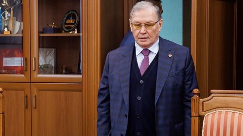 VIDEO Reacția ambasadorului rus când reprezentanții ministerului de Externe al Republicii Moldova îi prezintă fragmente de drone ruseşti. Chișinăul va închide Centrul cultural rus