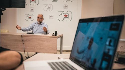 Kelemen Hunor: UDMR va primi conducerea unui portofoliu nou / Suntem conștienți că încă nu există majoritate parlamentară pentru învestirea guvernului Ciucă, dar noi nu ne schimbăm opinia despre susținerea guvernului la fiecare jumătate de oră