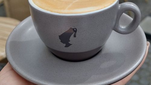 9 locuri unde să bei o cafea în Sibiu, în timpul FITS / Ce sunt beisl, fiaker, sachertorte şi kaiserschmarrn / Cultura cafelei, importată din Viena