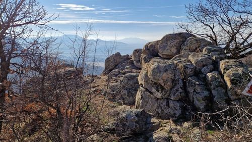Numărul vizitatorilor în Parcul Naţional Munţii Măcinului a crescut în 2023 cu peste 60%/ Administrația vrea să mărească tarifele, care nu au fost majorate de 15 ani