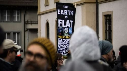 De ce se răspândesc teoriile conspirației în rândul studenților? ”Le oferă statisfacția că sunt aproape de adevăr/ Personalitățile din politică sau showbiz, principalii vinovați”, susține un reprezentant al Ligii Studenților din Universitatea ”Ovidius” Constanța