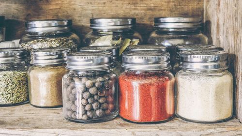 Cu ce putem să înlocuim sarea pentru a păstra savoarea mâncărurilor și care sunt semnele că am consumat prea mult sodiu/ Mai puțină sare, un risc în minus de moarte prematură, confirmă un studiu nou