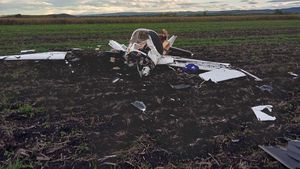 Suceava: Aeronavă de mici dimensiuni, prăbușită în zona localității Hurjuieni. Surse: Două persoane decedate, pilotul și încă un bărbat care ar fi fratele fostului președinte al Consiliului Județean Iași