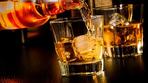 UE va replica la tarifele americane, dar va excepta bourbonul