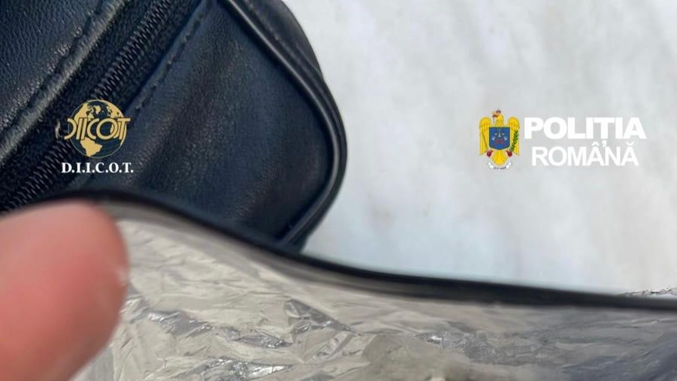 Mamă și fiică din Bihor, arestate sub acuzația că vindeau substanțe psihoactive cu sume între 950 și 1.500 de lei