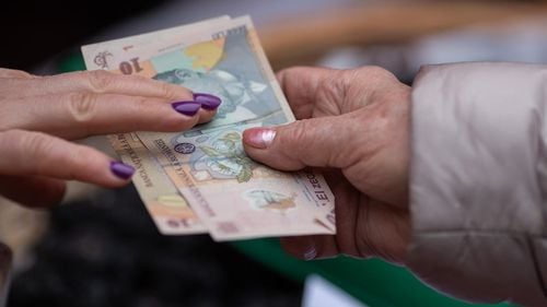 ANALIZĂ Pro sau contra limitării plăților cash? Finanțiștii: De la critici pentru „limitarea libertății” la „bravo” pentru lupta împotriva evaziunii fiscale